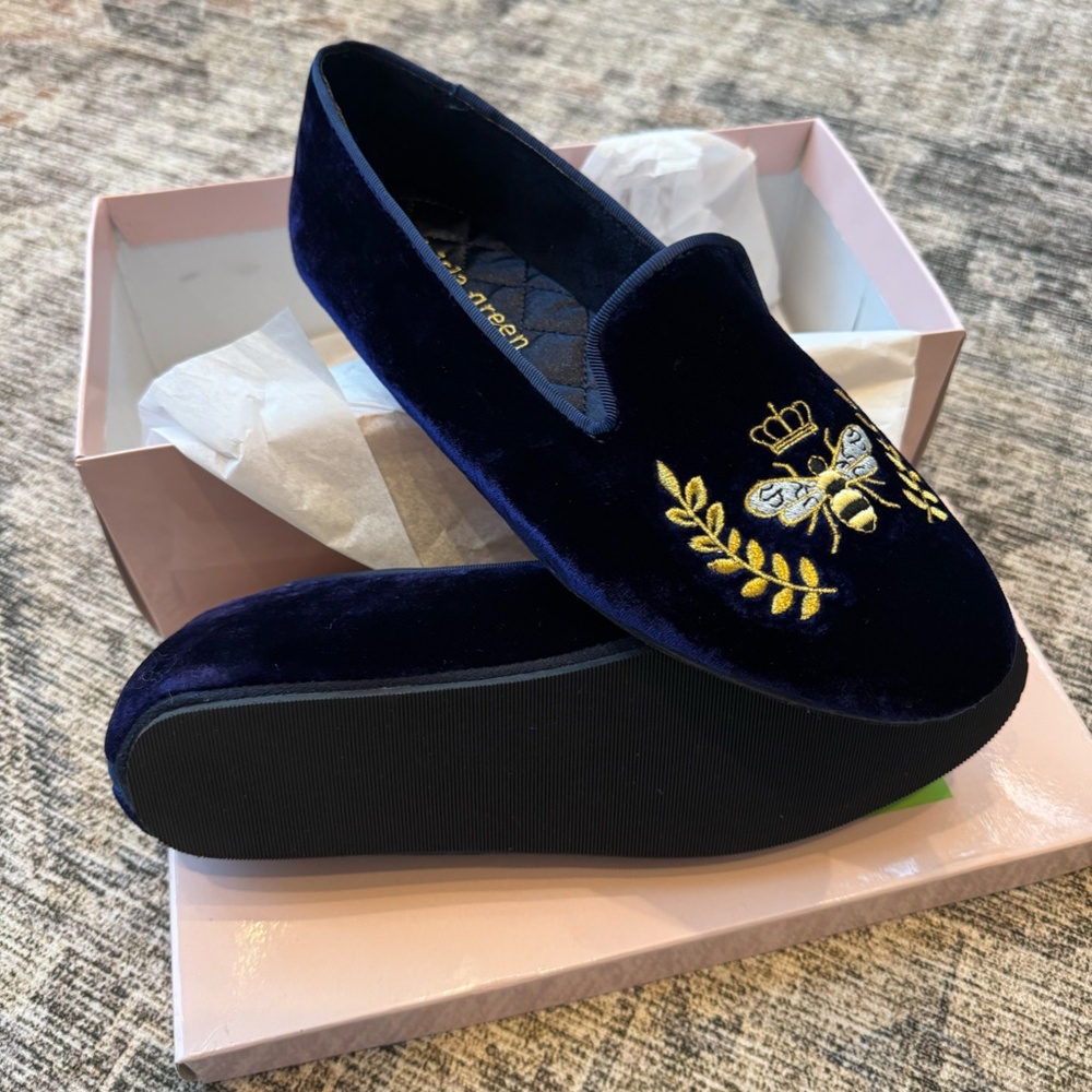 NWT! Patricia Green Royalty Bee navy velvet loafers, size 8